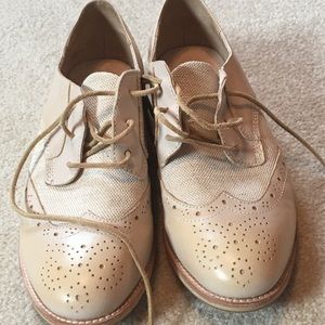CAT women’s Oxford linen shoes. Like new.